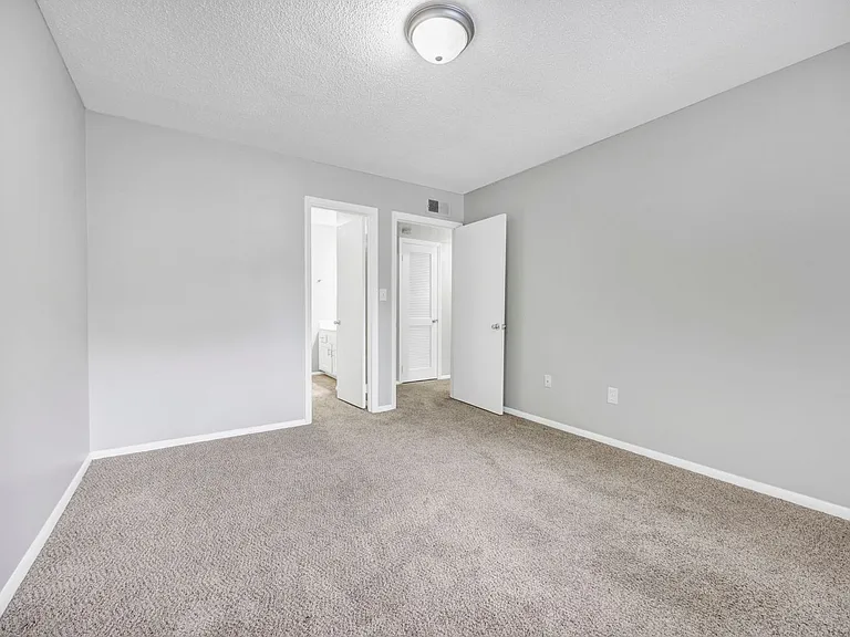 Landmark Woods Apartment Homes — Photo 31