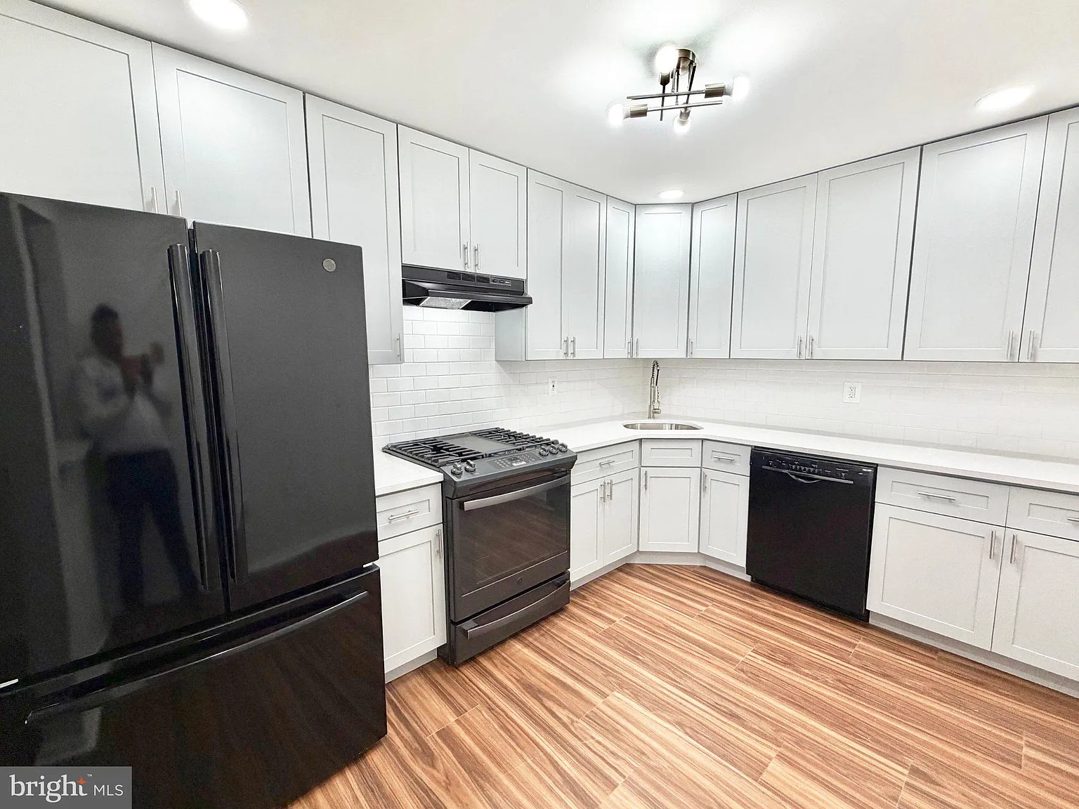 2 bed, 2.5 bath, 1250 sqft, $2,500 — Photo 4