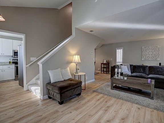 5th image of 657 Martinique Ct
