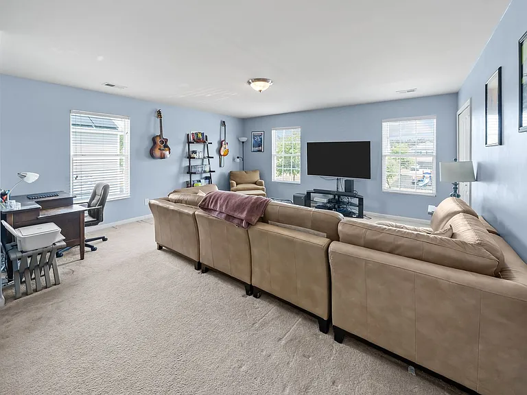 415 Valdez Ct — Photo 24