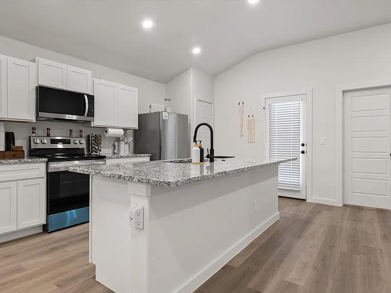 2133 Langford Ave — Photo 11