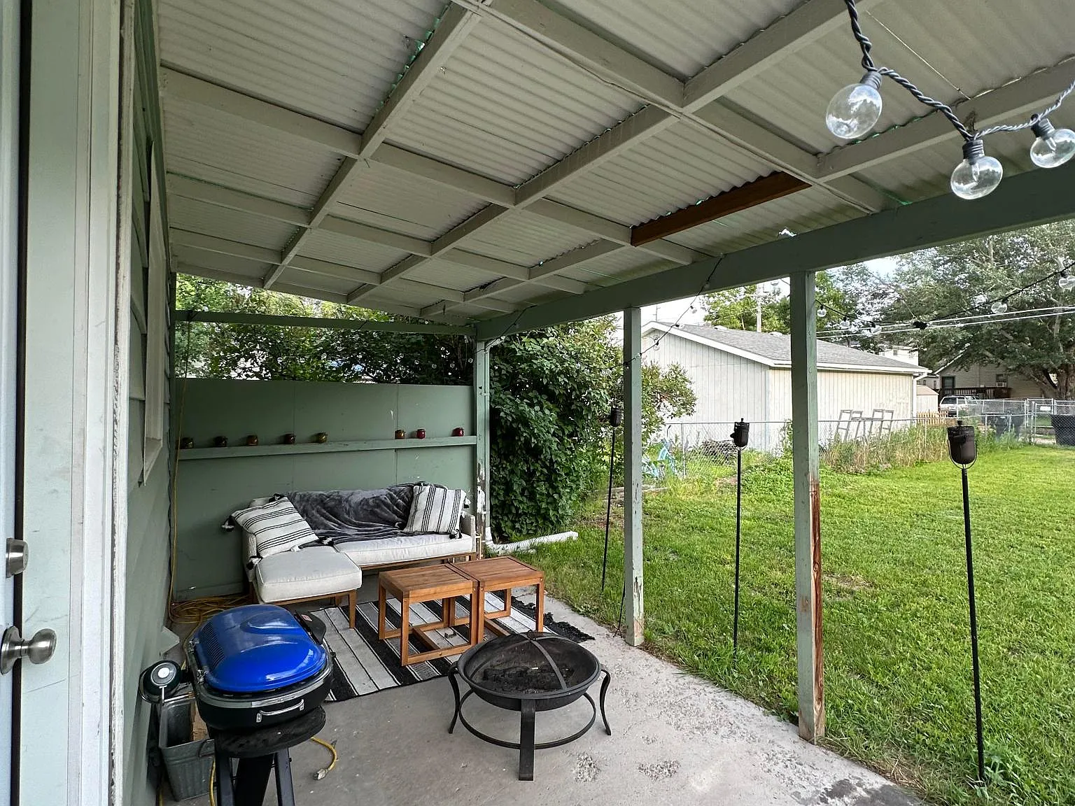 3 bed, 1.5 bath, 1400 sqft, $1,900 — Photo 3