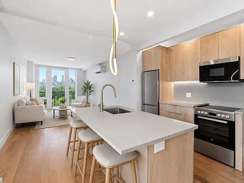 31-61 Vernon Blvd #2E Photo 1