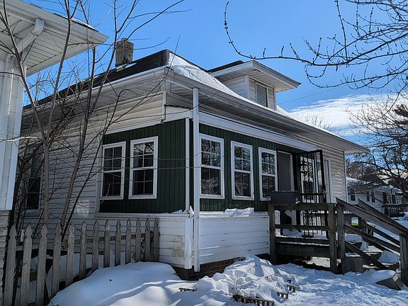 3rd image of 104 S Cottage Grove Ave