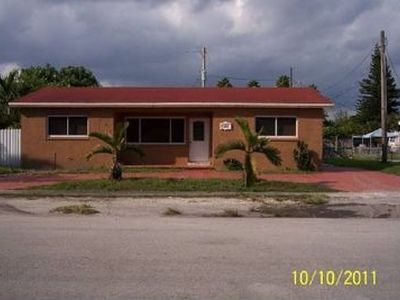 591 E 64th St, Hialeah, FL, 33013