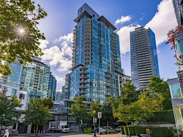 590 Nicola St #807, Vancouver, BC V6G 3J8