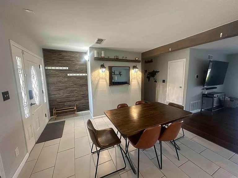1315 Darby St — Photo 26