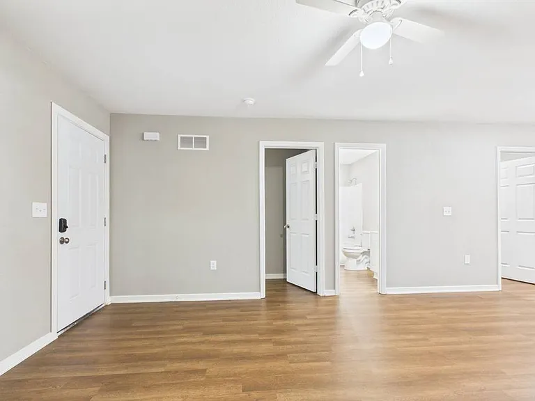 306 W Market St — Photo 34