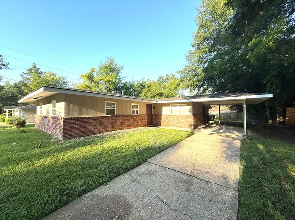 1864 Grove Hill Ln, Montgomery, AL 36106