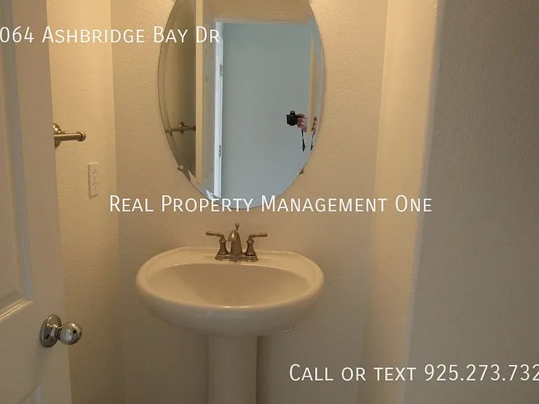 1064 Ashbridge Bay Dr — Photo 15