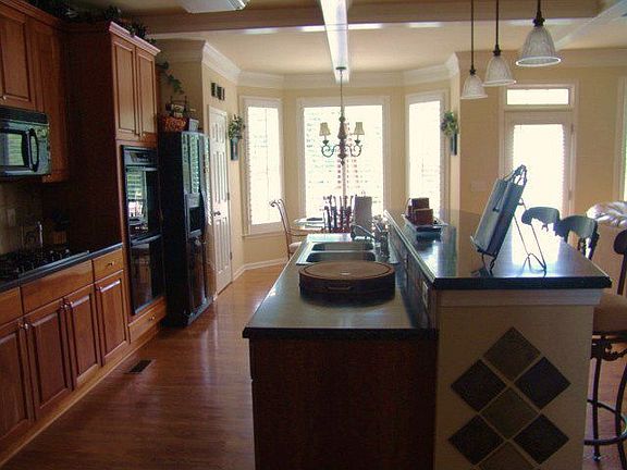 3rd image of 2305 Glenpark Ct