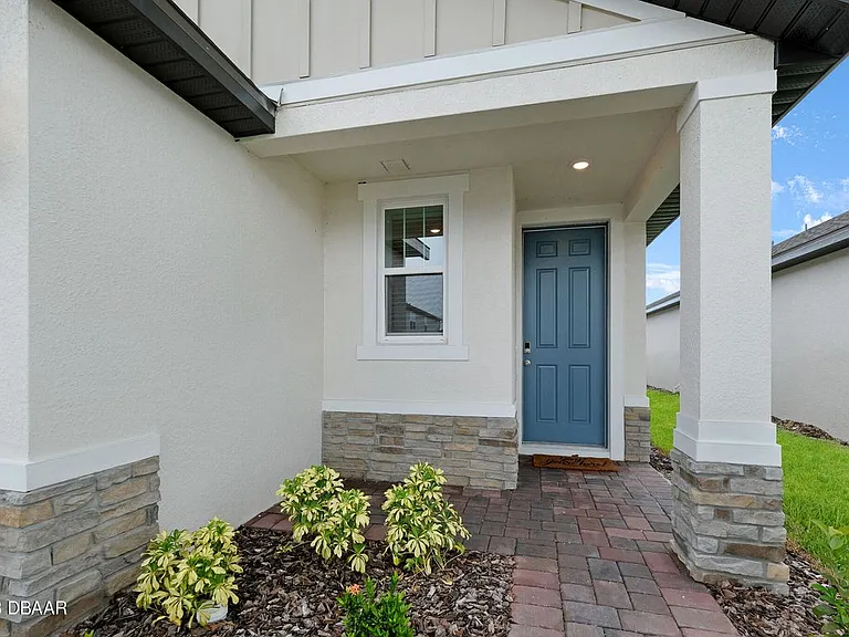 136 Links Terrace Blvd — Photo 2