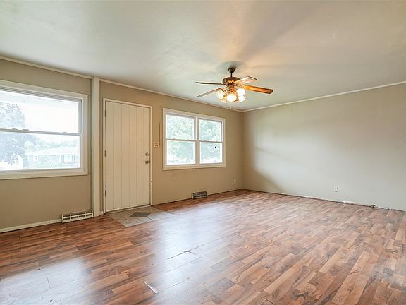 3rd image of 4641 Danbury St NE