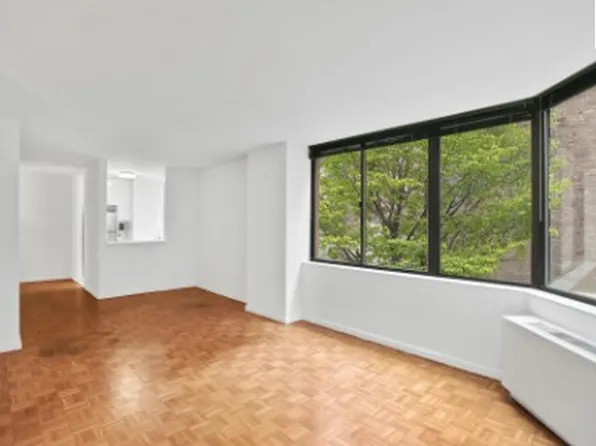 255 East 49th Street image 1 of 11