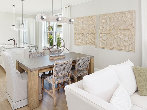 Invite guest over for diner and enjoy in the dining area - Hallmark Model Representation