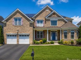 27 Greylynne Dr, Monroe Township, NJ 08831
