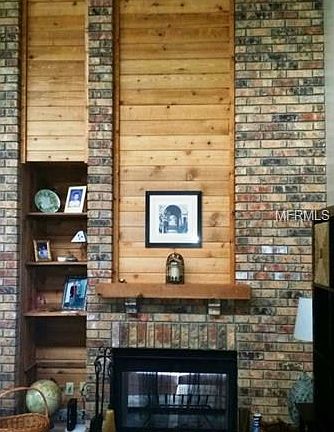 Living Room/Family Room 2-sided fireplace