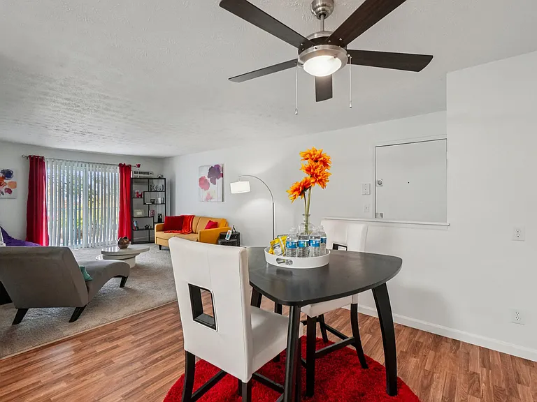 The Wind Song Apartments — Photo 9