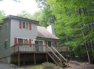 1422 Belgravia Dr, Tobyhanna, PA 18466