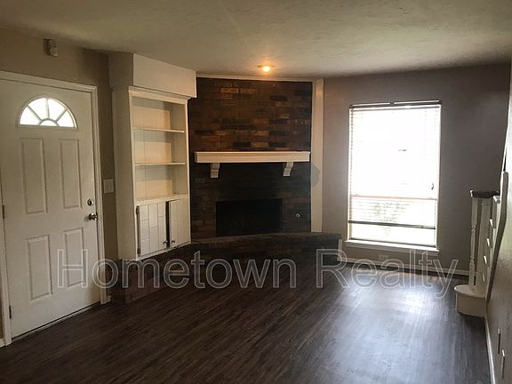 3rd image of 1013 Kelly Park Rd