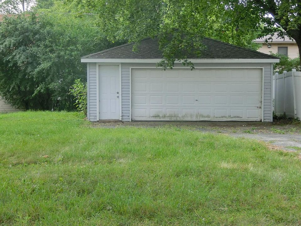 2nd image of 7111 W 114th St