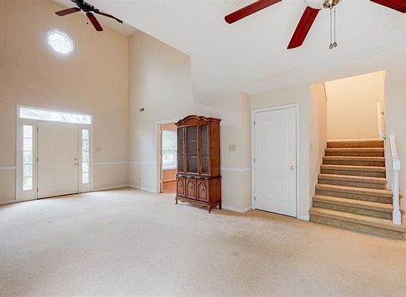3rd image of 8621 Old Carriage Ct