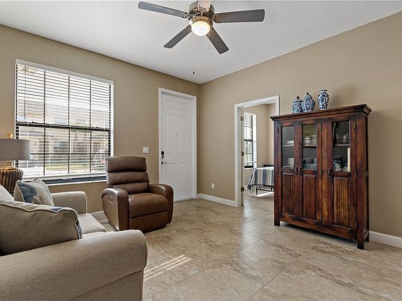 4th image of 10139 W Villa Cir #10139