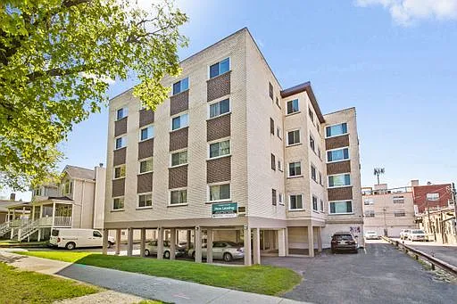 2330 W Lunt Ave #401 — Photo 1