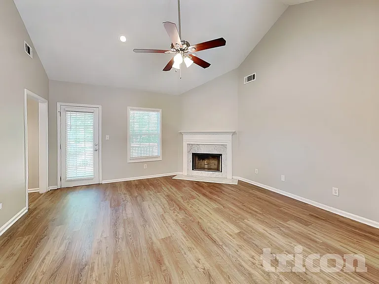 205 Highgrove Dr — Photo 2