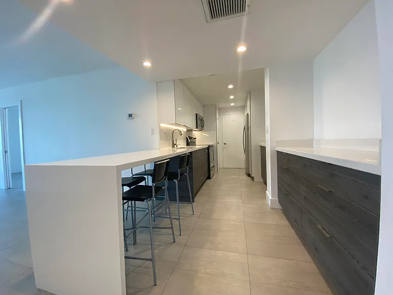 5401 Collins Ave #620 — Photo 8