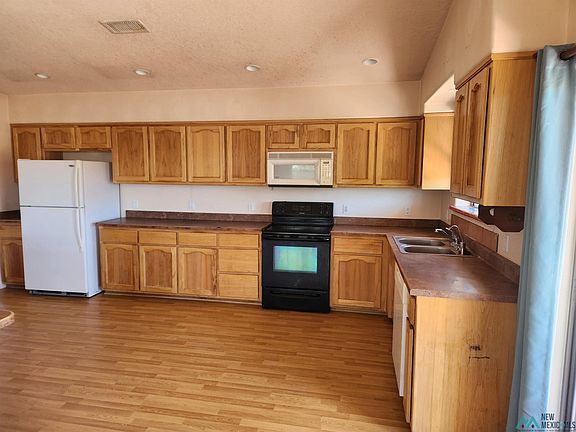 4th image of 6 Hazelnut Dr