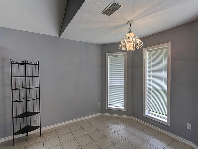 305 Landsburg Ln — Photo 7