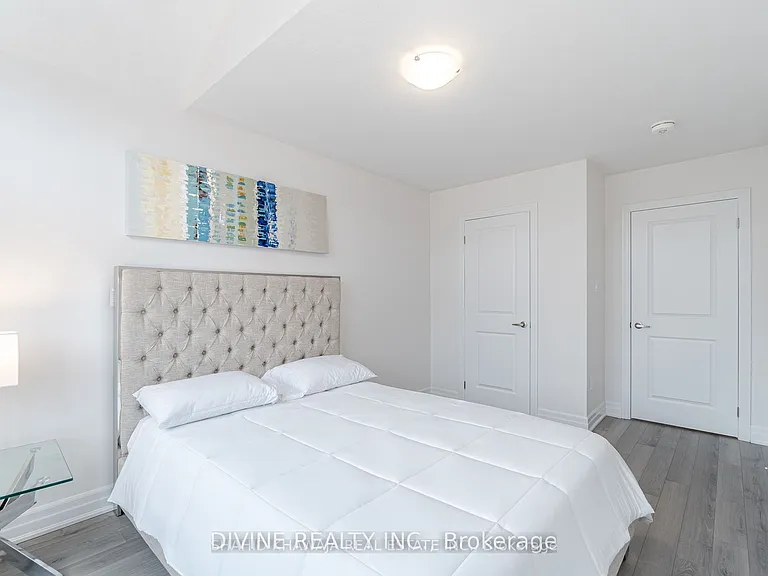 9241 White Oak Ave — Photo 29