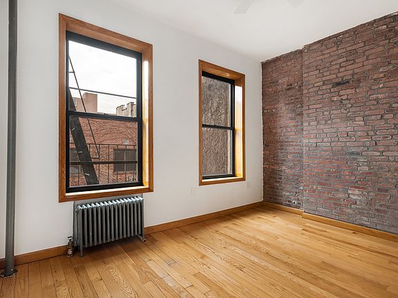 3rd image of 326 E 11th St APT 11