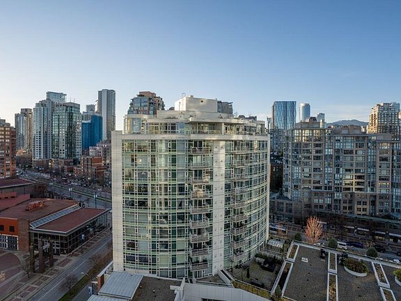 3rd image of 1199 Marinaside Cres #1705