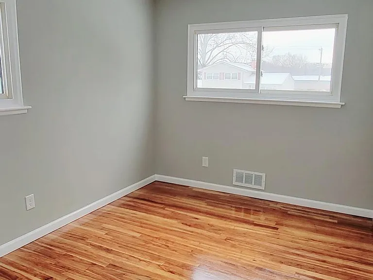 1116 Greentree Rd — Photo 11