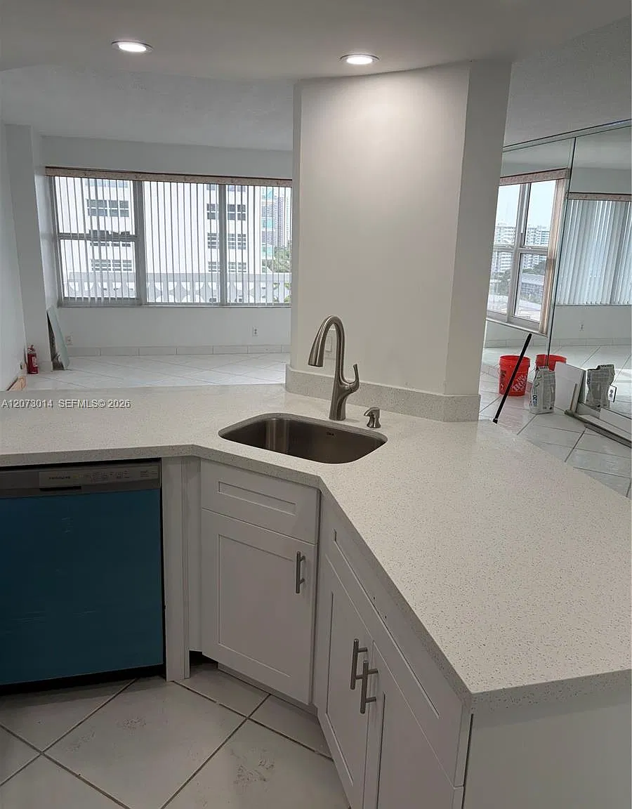 2 bed, 1190 sqft, $3,450 — Photo 4