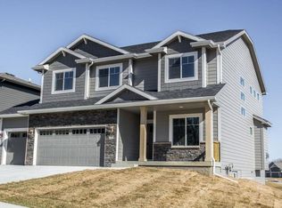 898 S 93rd St, West Des Moines, IA 50266