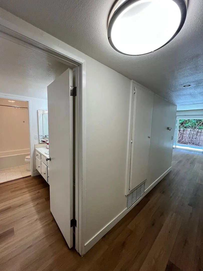 Huntington Beach 1 bed 1 bath Now Available — Photo 2