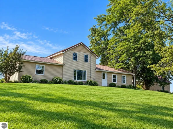 531 Truman Rd, Barryton, MI 49305