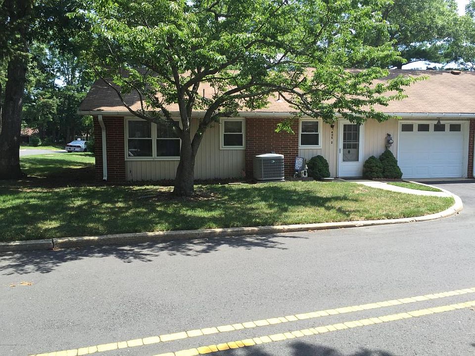 1st image of 496D Thornbury Ct
