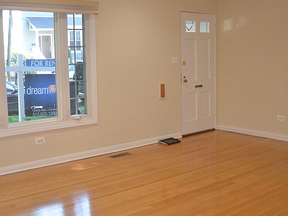 3rd image of 1714 W Belle Plaine Ave