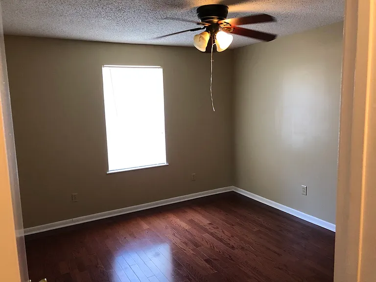 6460 Charleston Ct — Photo 10