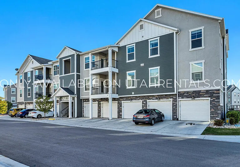 627 N Sun Peak Dr — Photo 2