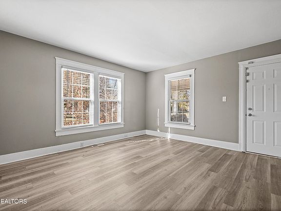 4th image of 2200 Lawson Ave