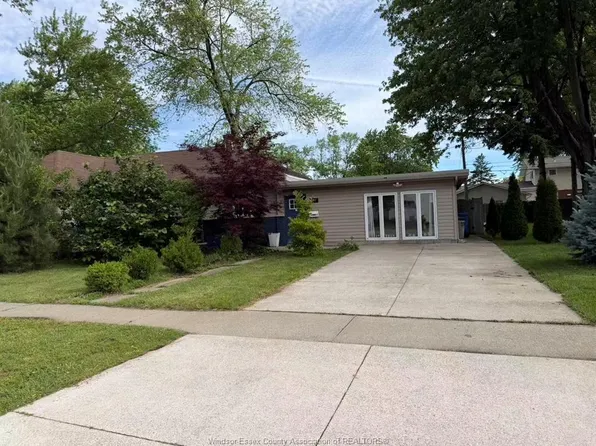 307 Sacred Heart Dr, Lasalle, ON N9J 1T1