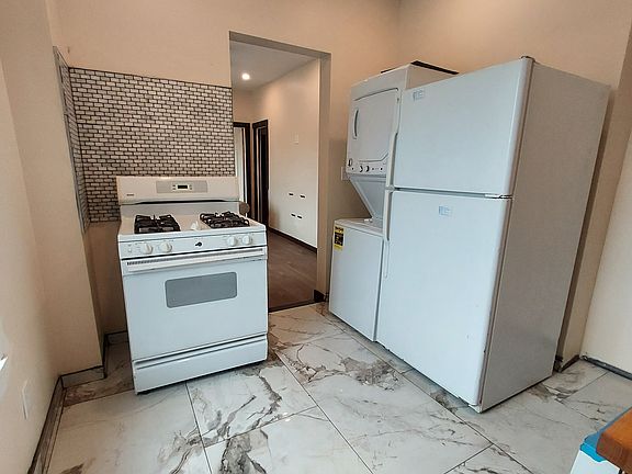 5th image of 4631 Broadway Ave #4
