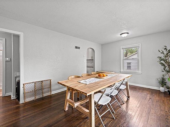 4th image of 5321 Roswell Ave