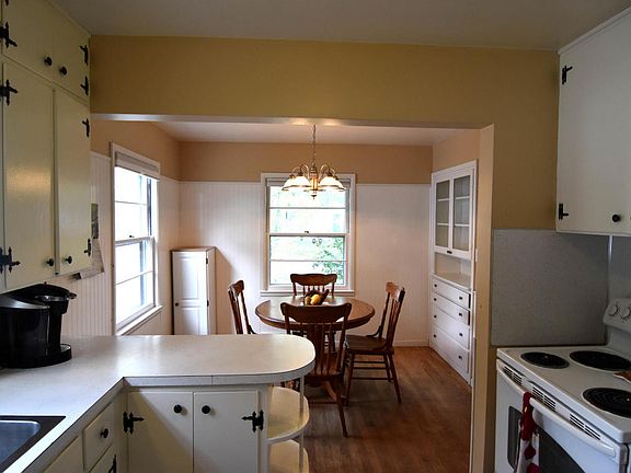 5th image of 100 E 34th St