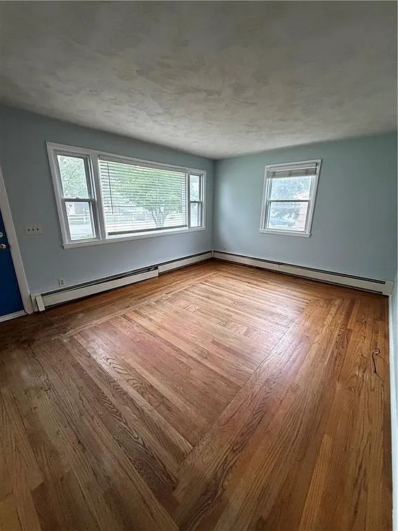 4 bed, 1.0 bath, 1092 sqft, $2,800 — Photo 3